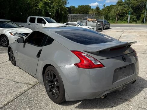 Used 2009 Nissan 370Z Coupe RWD image 2