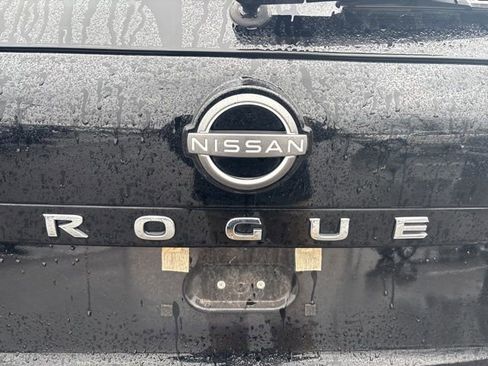 Used 2023 Nissan Rogue S image 14
