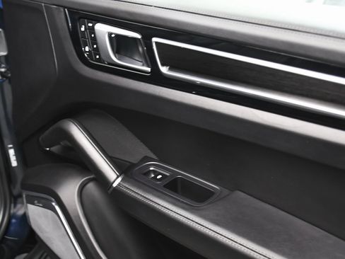Used 2023 Porsche Cayenne GTS image 19