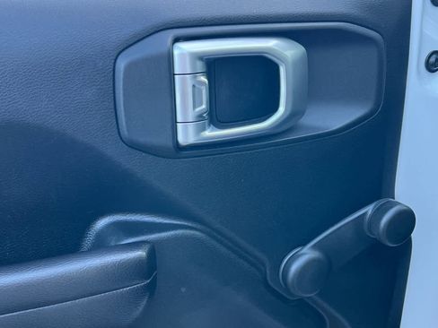 Used 2018 Jeep Wrangler Unlimited Sport image 13