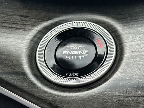 Used 2025 Jeep Grand Cherokee Limited image 35