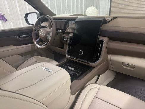 Used 2026 GMC Yukon Denali w/ Denali Reserve Package AWD/4WD image 23
