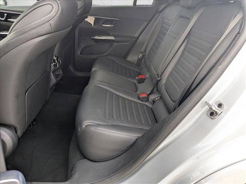 Used 2024 Mercedes-Benz GLC 300 4MATIC image 18