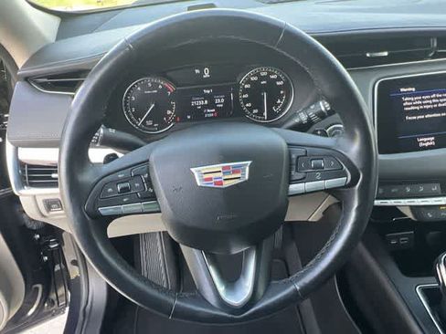 Used 2023 Cadillac XT4 Luxury w/ Cold Weather Package image 17