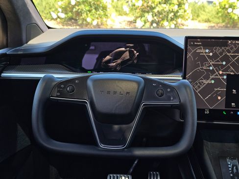 Used 2022 Tesla Model X Plaid image 27