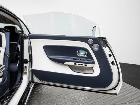 New 2026 Rolls-Royce Spectre image 44