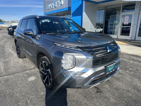 Used 2024 Mitsubishi Outlander SEL image 2