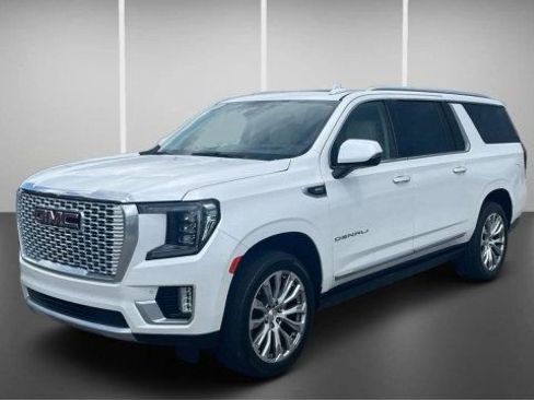Used 2022 GMC Yukon XL Denali w/ Denali Premium Package AWD/4WD image 12