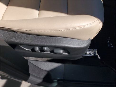 Used 2024 Cadillac XT4 Luxury image 36