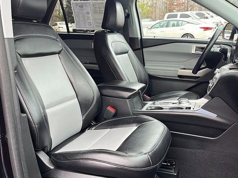 Used 2023 Ford Explorer XLT w/ Equipment Group 202A image 12