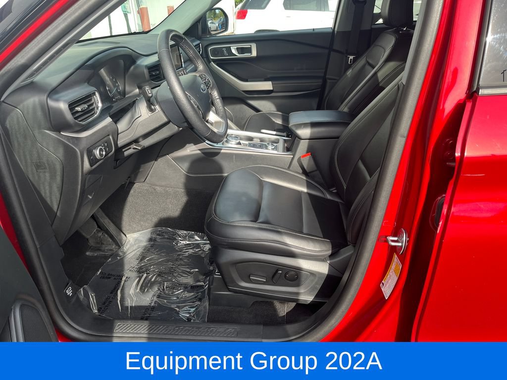 Used 2024 Ford Explorer XLT w/ Equipment Group 202A AWD/4WD image 11