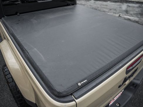 Used 2022 Jeep Gladiator Willys image 10