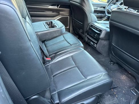 Used 2024 Jeep Wagoneer L Series II w/ Flexible Seating Group RWD image 19