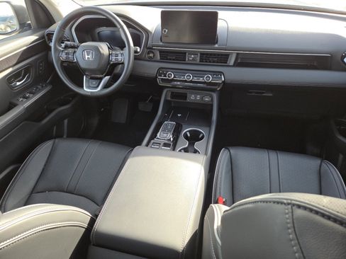 Used 2025 Honda Pilot Elite image 26