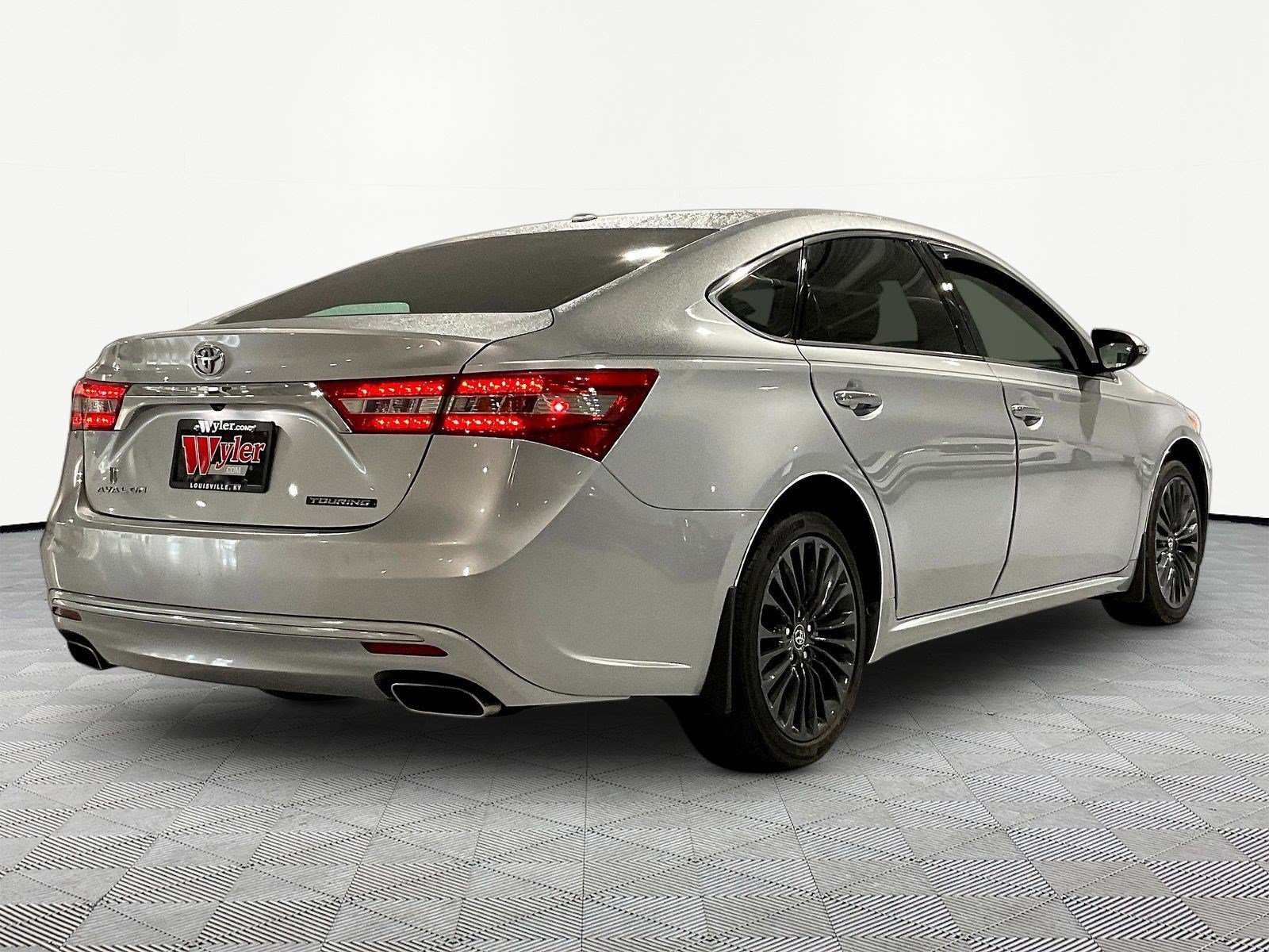 Used 2018 Toyota Avalon Touring FWD image 6