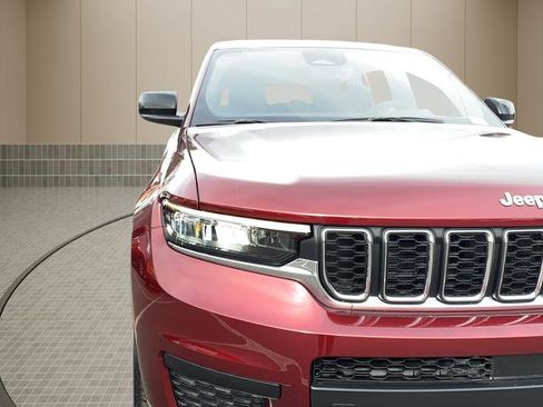 New 2025 Jeep Grand Cherokee L Laredo image 10