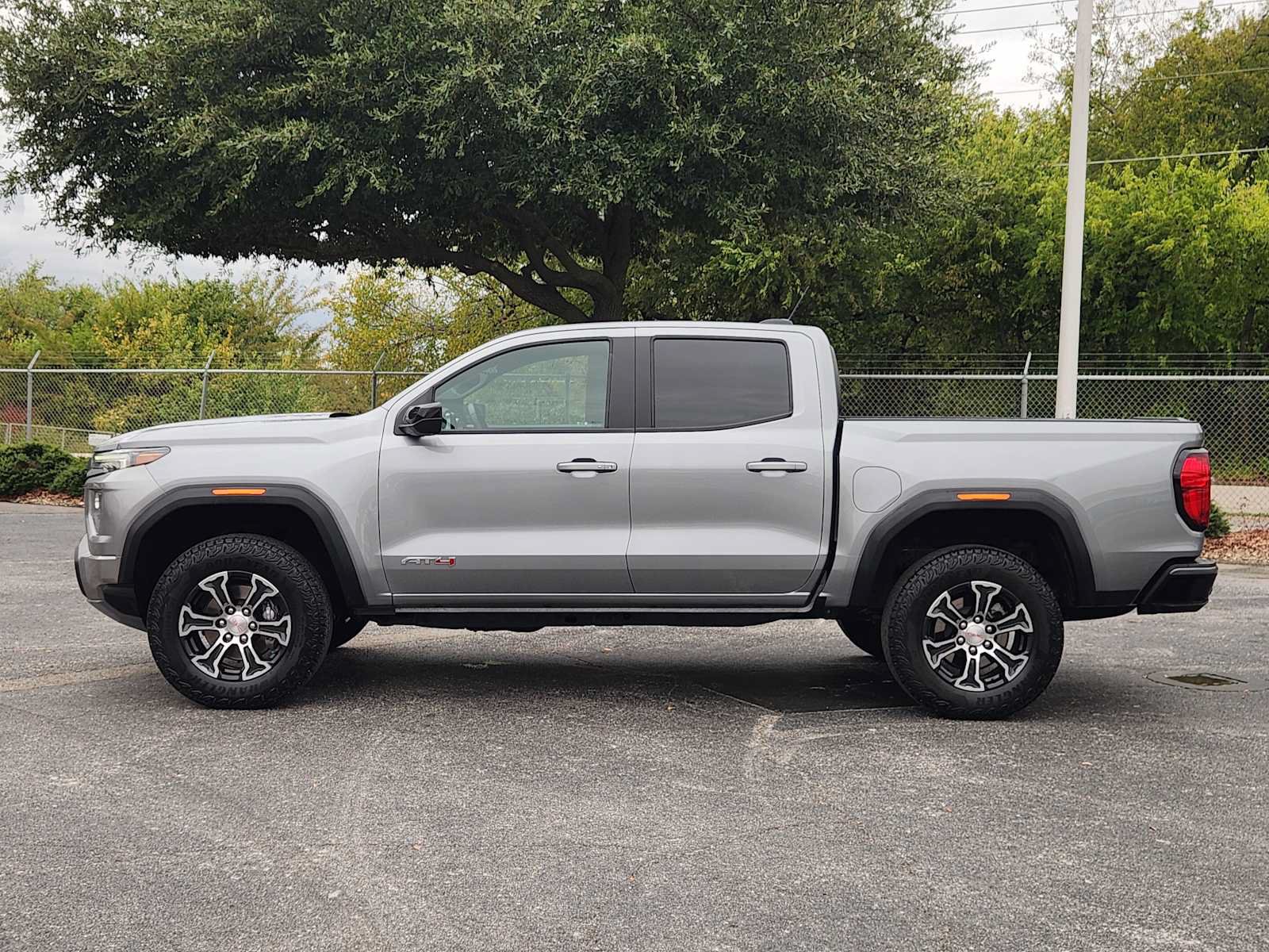 Certified 2023 GMC Canyon AT4 w/ AT4 Premium Package AWD/4WD image 4
