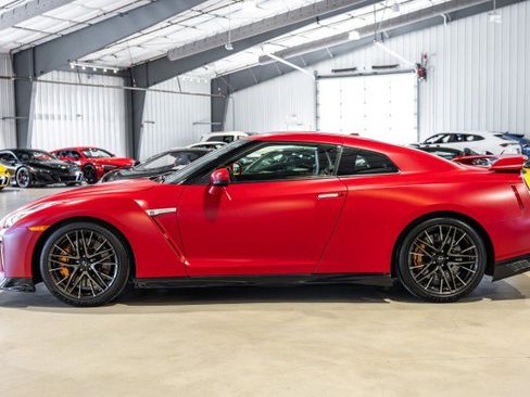 Used 2023 Nissan GT-R Premium w/ Premium Interior Package AWD/4WD image 3