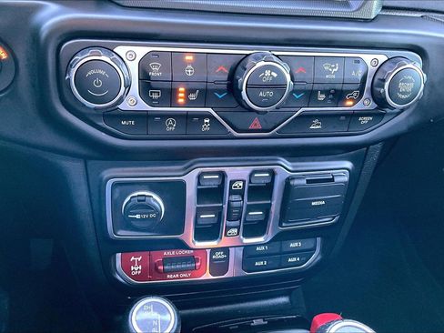 Used 2023 Jeep Gladiator Mojave w/ Cold Weather Group image 16