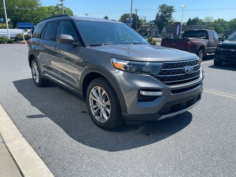 Used 2023 Ford Explorer XLT w/ Equipment Group 202A AWD/4WD image 8