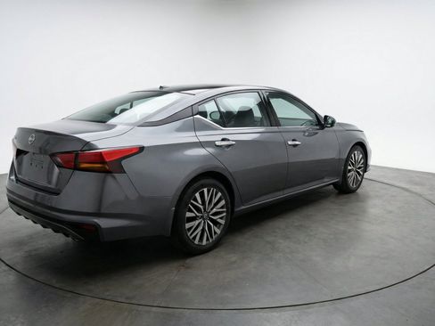 Used 2025 Nissan Altima 2.5 SV FWD image 9