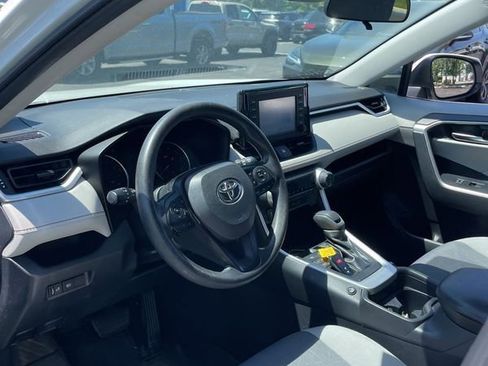 Used 2019 Toyota RAV4 XLE AWD/4WD image 4
