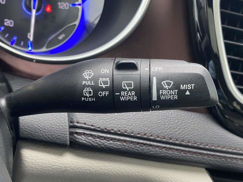 Used 2018 Chrysler Pacifica Limited w/ Tire & Wheel Group image 22