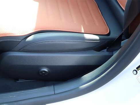 Used 2025 Mercedes-Benz C 300 4MATIC Sedan image 81