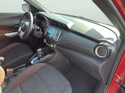 Used 2019 Nissan Kicks SR w/ Exterior Package image 14