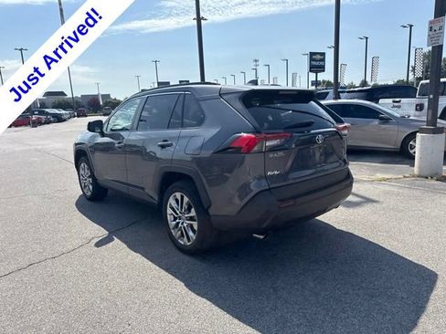 Used 2022 Toyota RAV4 XLE Premium FWD image 5