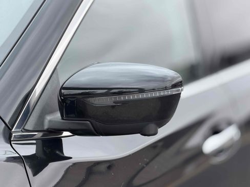 Used 2018 Nissan Rogue SL FWD image 12