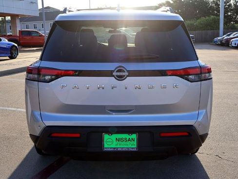 Certified 2025 Nissan Pathfinder SV FWD image 7