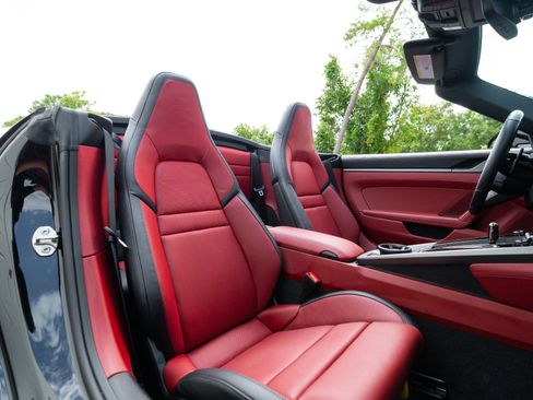 Used 2026 Porsche 911 Carrera 4S AWD/4WD image 7