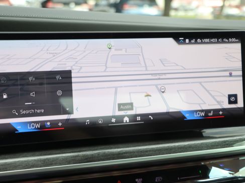 Certified 2025 BMW 740i xDrive AWD/4WD image 22