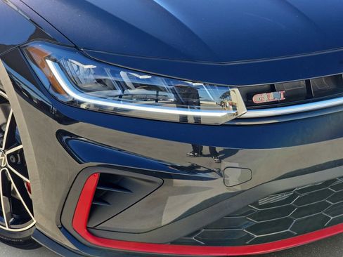 Used 2025 Volkswagen Jetta GLI Autobahn image 32