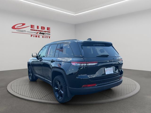 Used 2024 Jeep Grand Cherokee Altitude AWD/4WD image 7