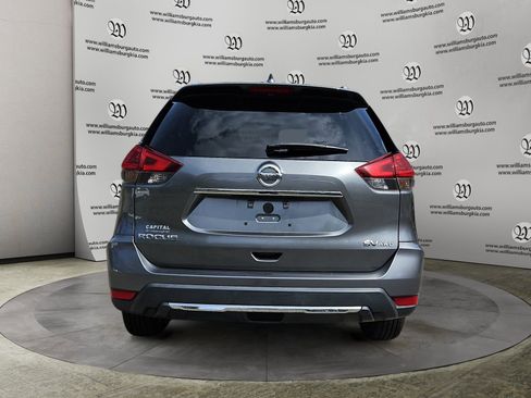 Used 2018 Nissan Rogue SV image 4