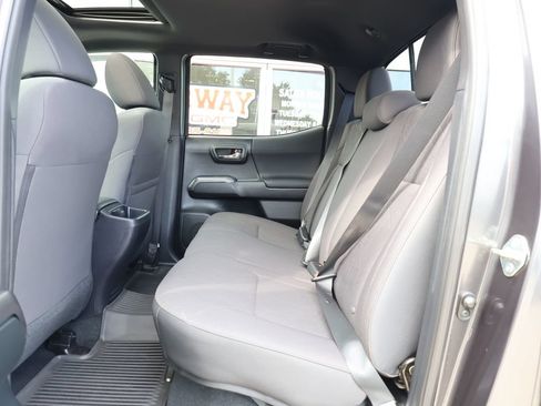 Used 2017 Toyota Tacoma TRD Sport w/ Premium & Technology Package AWD/4WD image 26