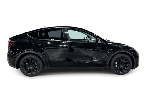 Certified 2023 Tesla Model Y Long Range AWD/4WD image 7