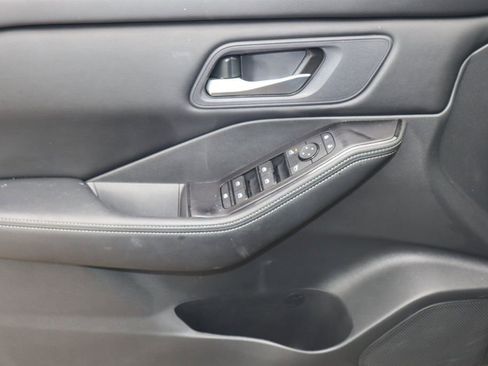 Certified 2025 Nissan Rogue SV image 17