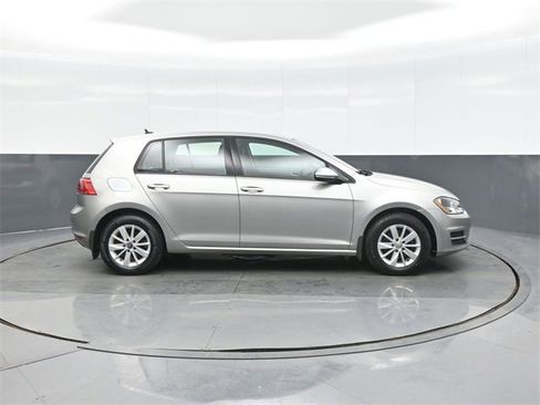 Used 2015 Volkswagen Golf S image 8