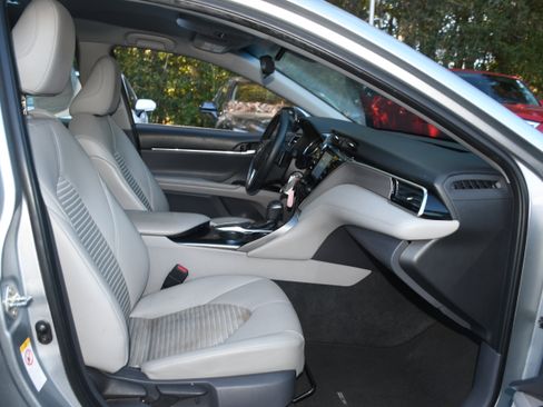 Used 2018 Toyota Camry SE image 19