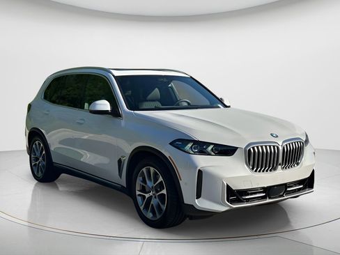 Certified 2025 BMW X5 xDrive40i w/ Executive Package AWD/4WD image 3