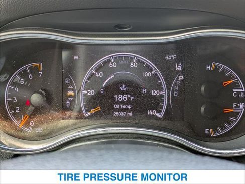 Used 2021 Jeep Grand Cherokee Laredo AWD/4WD image 16