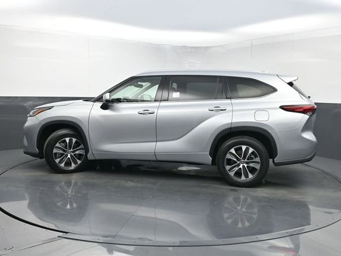 Used 2022 Toyota Highlander XLE image 44