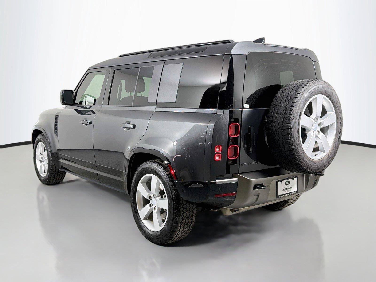 Certified 2025 Land Rover Defender 110 X-Dynamic SE AWD/4WD image 7