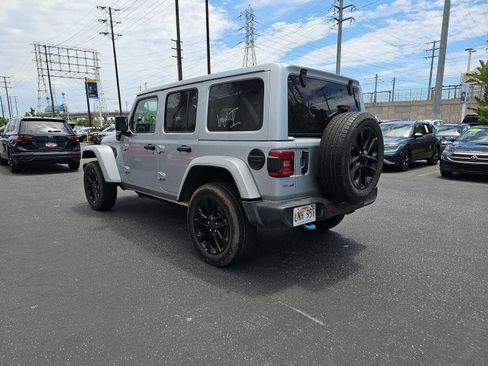 Used 2024 Jeep Wrangler Unlimited Sahara AWD/4WD image 7
