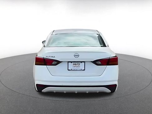Used 2025 Nissan Altima 2.5 SV FWD image 14