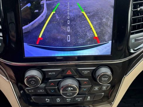 Used 2019 Jeep Grand Cherokee Limited AWD/4WD image 14