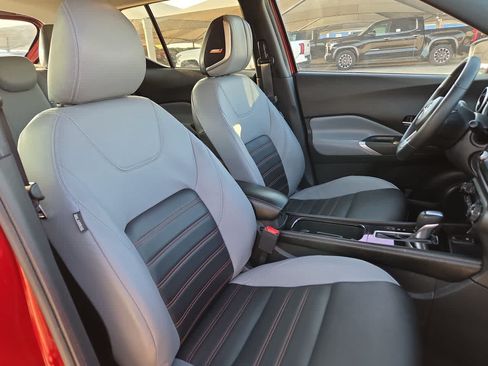 Used 2023 Nissan Kicks SR w/ SR Premium Package FWD image 18